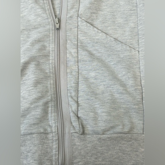 NWOT SimplyVera Vera Wang Simply Breathe Heather
Gray Off Center Zip Long Hoodie - Picture 6 of 6